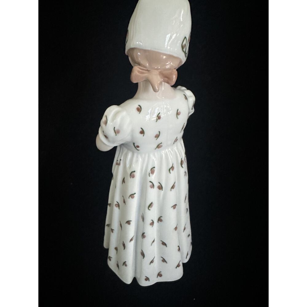 Bing and Grondahl Mary with Doll Porcelain Figurine 7 1/2" Tall # 1721 - Picture 2 of 3